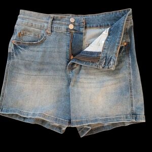 JUDY BLUE Denim Shorts. Womens. Size 29
